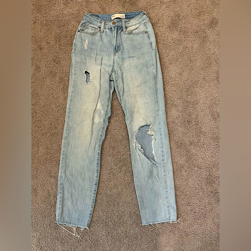 Light washed ripped jeans